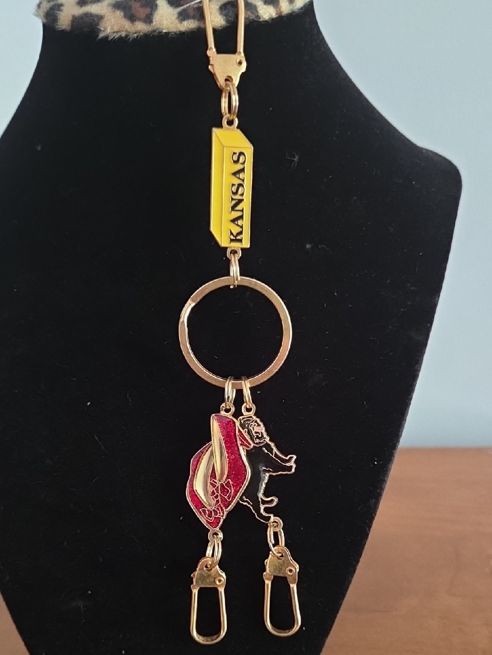 NWOT Wizard Of Oz Key Chain